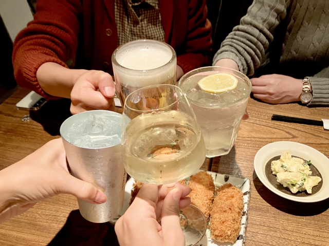 飲み会風景の画像